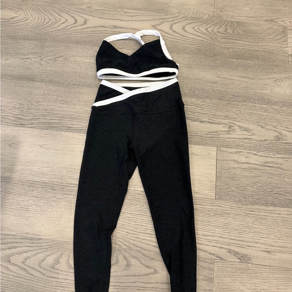 Beyond Yoga Bra and Leggings Set - Picture 3 of 4